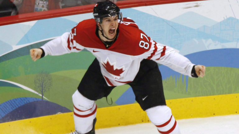 Sidney Crosby criant de joie après un but gagnant.