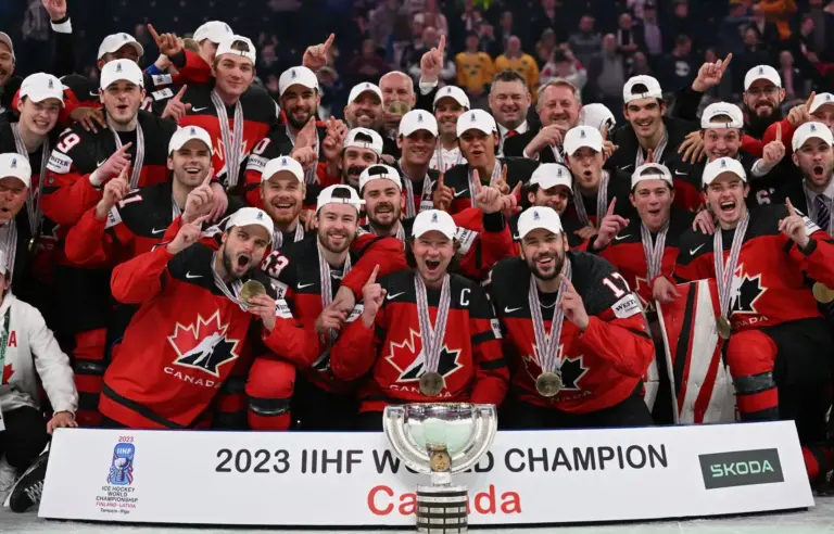 Équipe Canada Hockey qui célèbre.